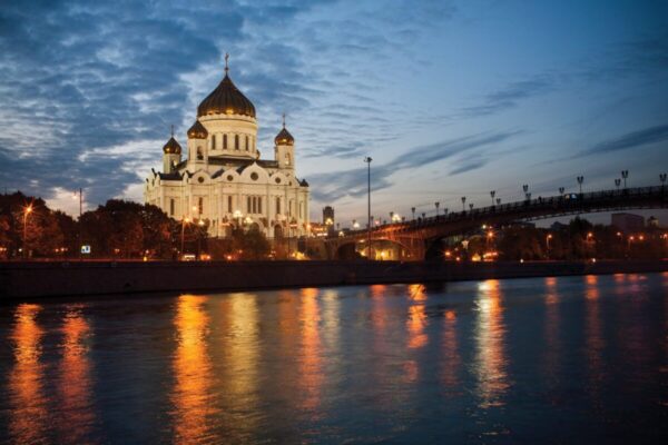 mosca notturna chiesa viaggio in russia