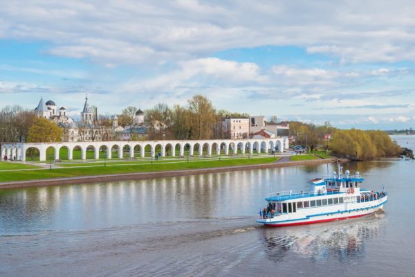 Riva della fiume, Novgorod